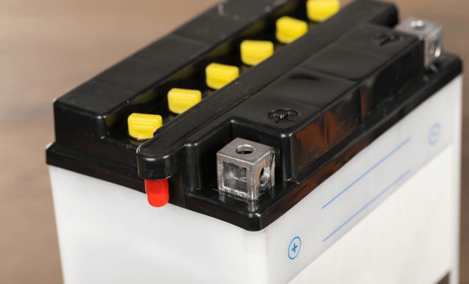 Czym jest akumulator 12V i dlaczego jest istotny w systemach alarmowych oraz przeciwpożarowych?