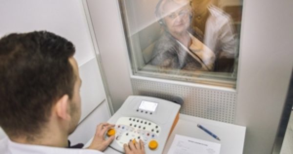 Kabiny ciszy – kompletny przewodnik po kabinach audiometrycznych
